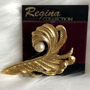 VINTAGE NEW REGINA COLLECTION FEATHER BROOCH PEARL PIN (flaw)